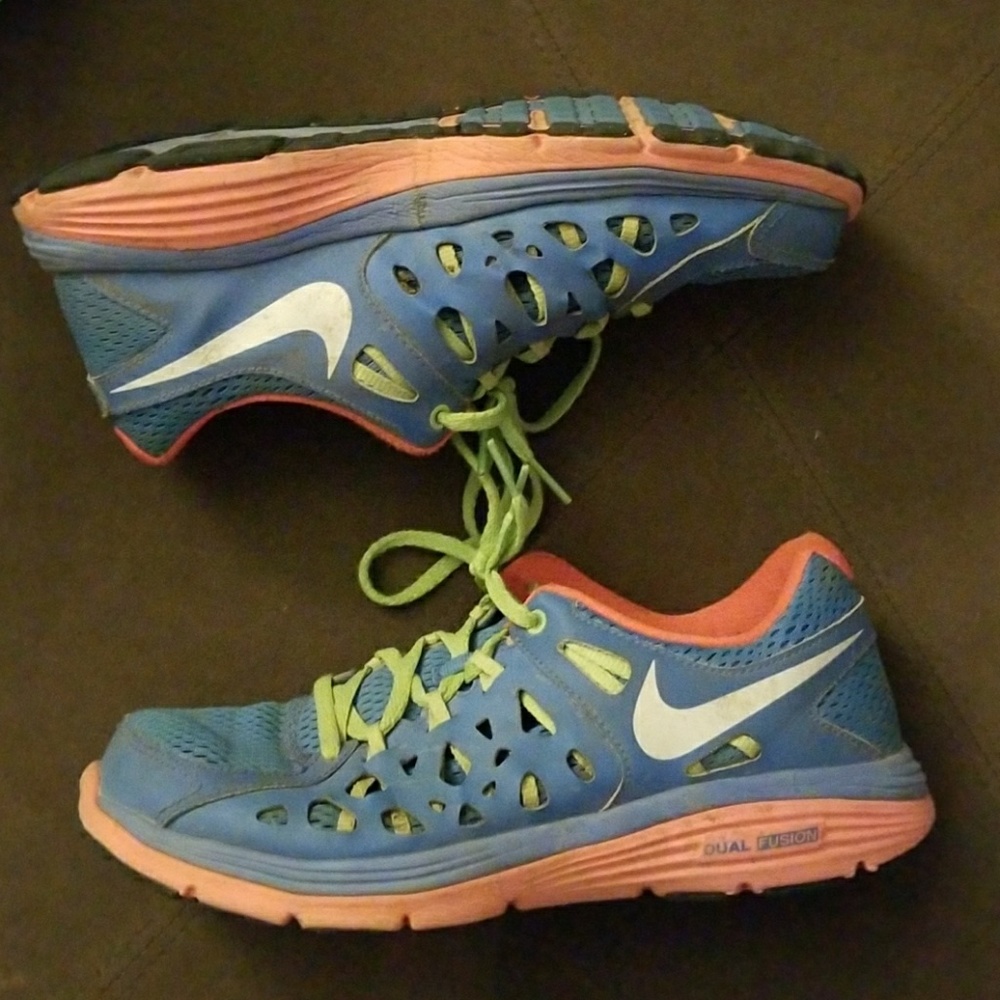 NIKE dual fusion bright multi-color 8.5 sneakers